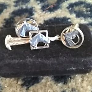 Equestrian themed cufflink tie tack sett